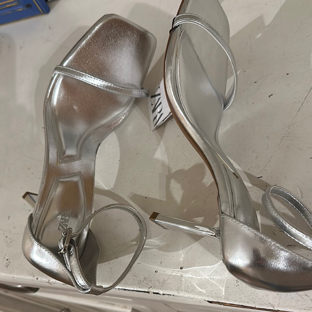 Silver High Heeled Sandals with Transparent Design and Thin Straps